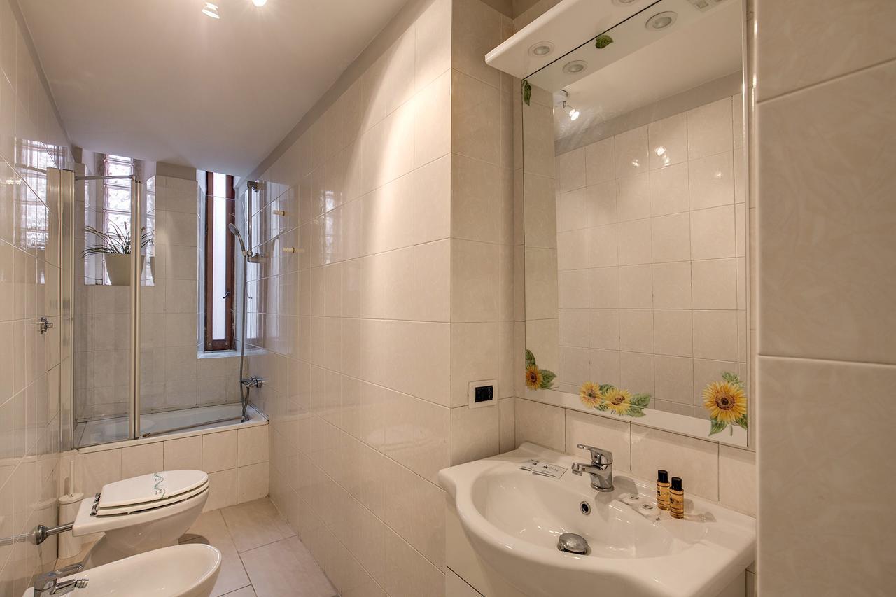 Mecenate Colosseo Suite Рим Екстер'єр фото